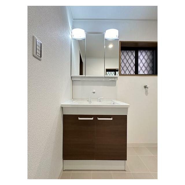 新品の洗面化粧台です