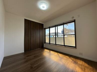 バルコニーがある3階西側洋室