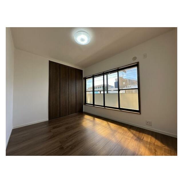 バルコニーがある3階西側洋室