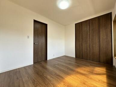 3階西側洋室約5帖明るい光が入ります