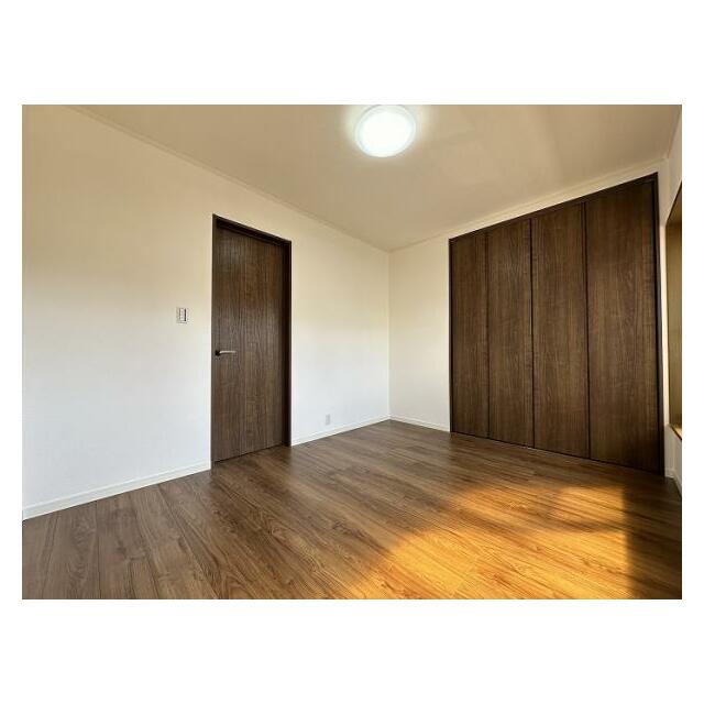 3階西側洋室約5帖明るい光が入ります