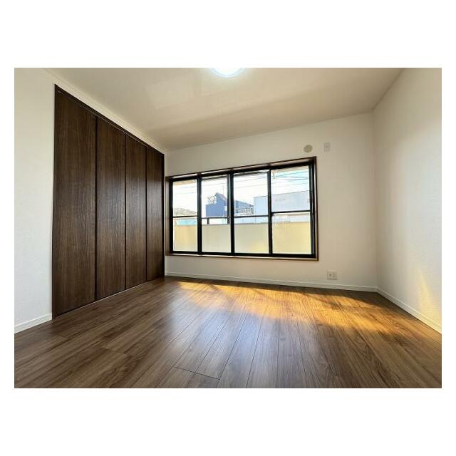 3階西側洋室約5帖