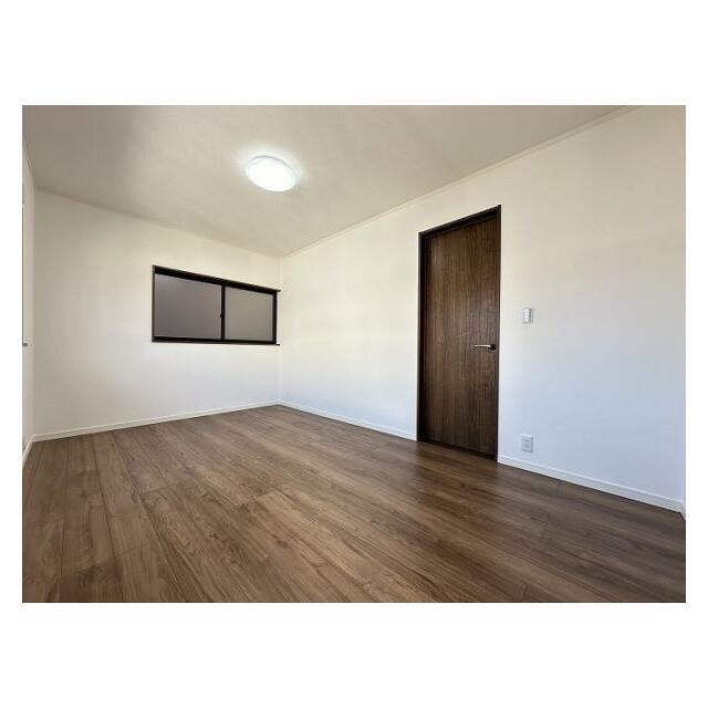 3階東側洋室6.3帖明るい光が入ります