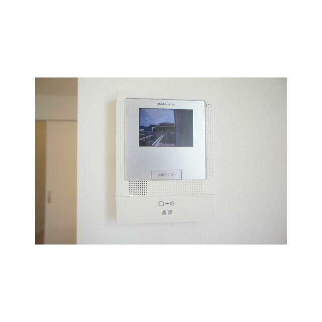 【モニター付インターホン】お部屋にいながら来訪者の顔を見て話ができるモニター付インターホンで防犯面…