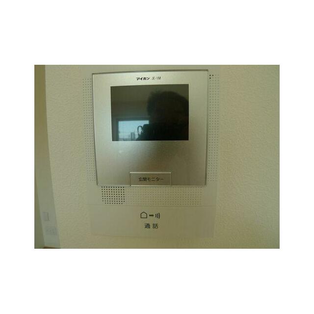 【インターホン】来訪者を映像で確認できるテレビモニター付インターホンです☆　防犯上でも重要な設備で…