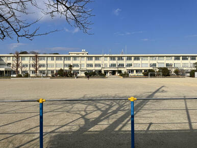 泊山小学校