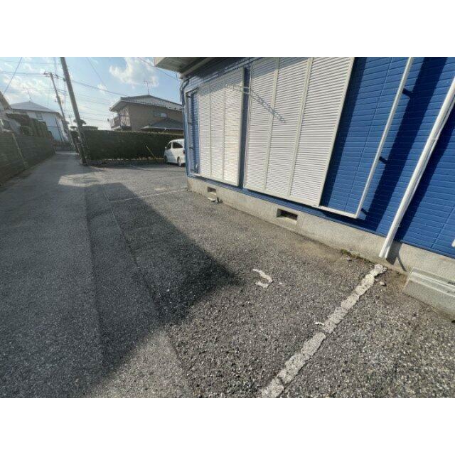 居室前　駐車場無料です