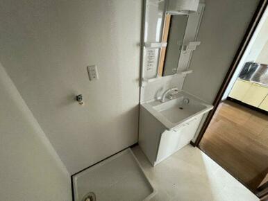 独立洗面台新品です