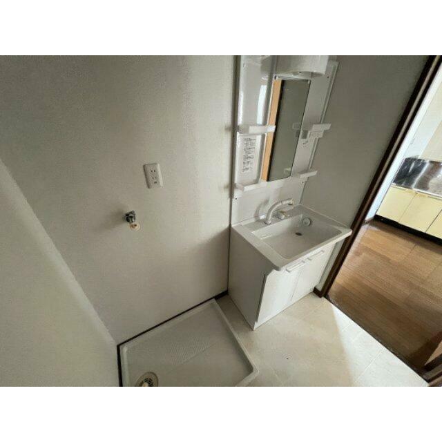 独立洗面台新品です