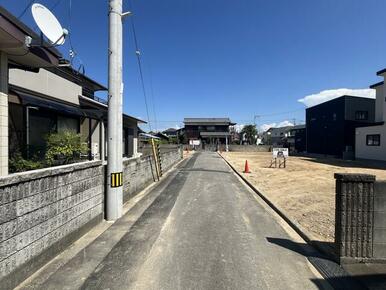 前面道路（西からの撮影）