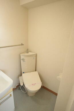 トイレ（温水洗浄便座は設備ではなく、残置物となります。）