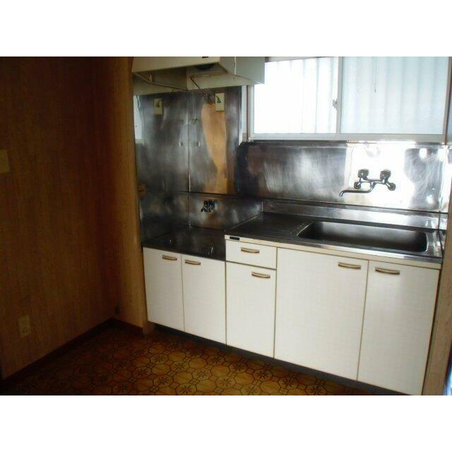 お湯は電気温水器、煮炊きはガスです
