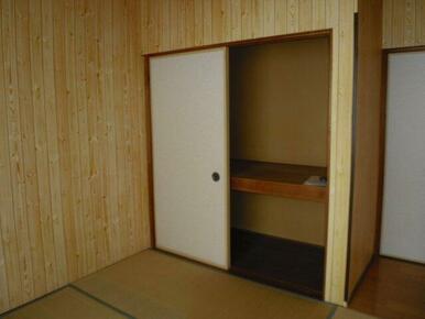 一間の収納あります