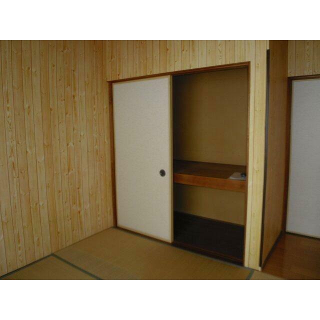 一間の収納あります