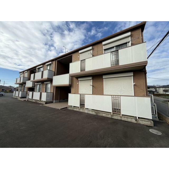 建物前がゆったりとした敷地配置のため、陽当たりが良い建物です