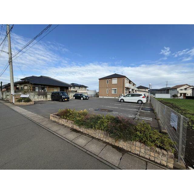 敷地内駐車場は並列駐車となっております。