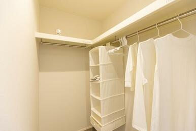 リビング、脱衣室横にもファミリークローゼットがあり、洗う→干す→着るの流れがスムーズにできます。