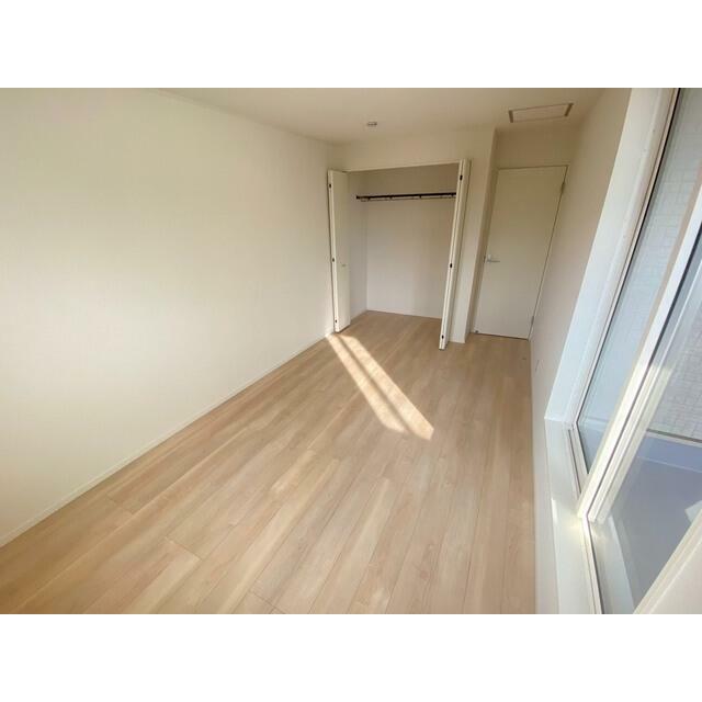 2階洋室には大容量のクローゼットが各部屋にあります。 洋服選びが楽しくなりますね♪