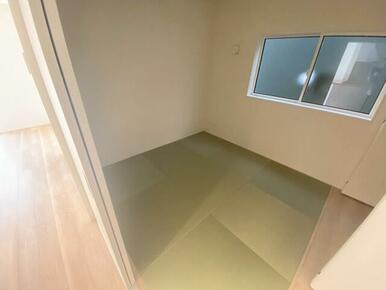 リビングの横には和室があります。 和室はお子様のお昼寝や遊ぶスペースにもちょうどいいです☆