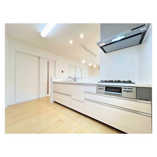 「キッチン」カウンターキッチンなのでご家族と会話をしながらお料理ができます。