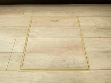 お漬物を漬けたり鍋などの季節物もしまっておける便利な床下収納！