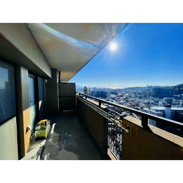 13.69㎡のバルコニーで洗濯物も気にせず干せます♪