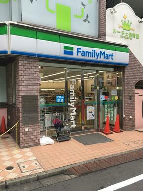 ファミリーマート西新宿柏木公園前店