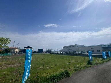 お庭やカースペースを広々計画できる97坪の敷地