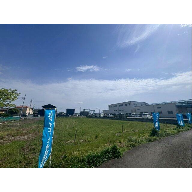 お庭やカースペースを広々計画できる97坪の敷地