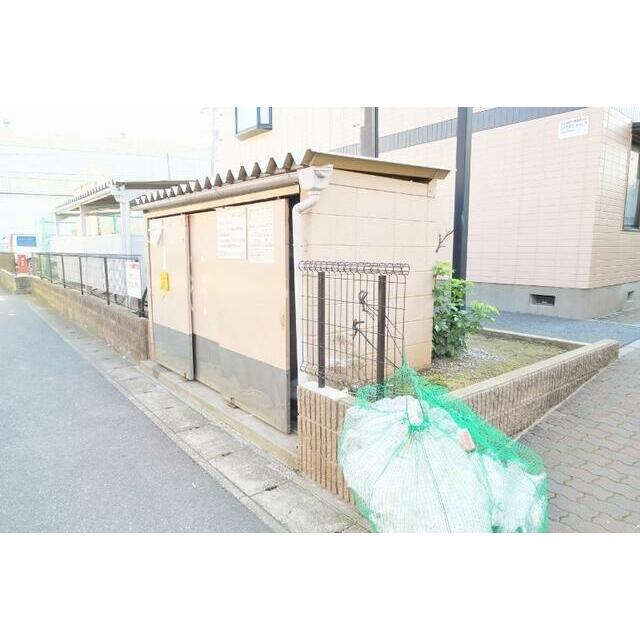 ボックス型ゴミ置場。