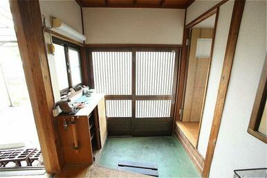 毎日通る玄関はこちらです