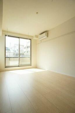 東南向きに加え、２面採光のお部屋です♪