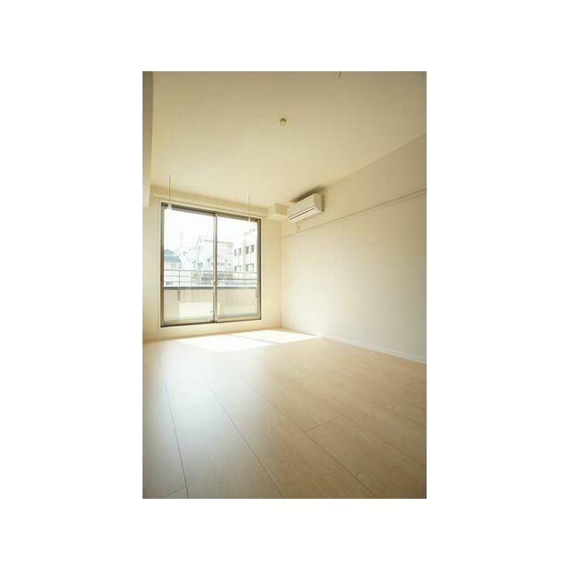 東南向きに加え、２面採光のお部屋です♪