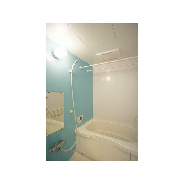 サーモスタットで温度調整も楽々♪雨の日も安心！浴室乾燥機付♪