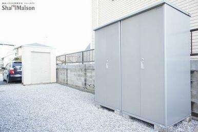 ■外部ストッカ■１０１号室、１０２号室外部ストッカー付！！冬用タイヤの収納等に役立ちます！