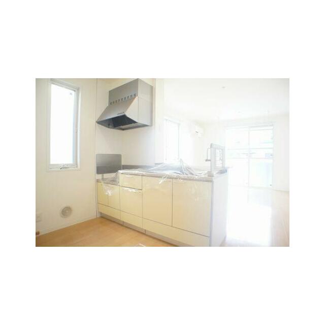 【キッチン】オープンカウンターキッチン！料理をしながらテレビを見たり、子供の様子が確認でき、快適な…