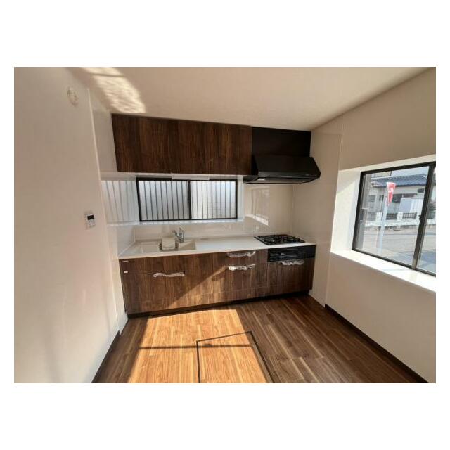 作業スペースが広い！窓のある明るいキッチンです＾＾