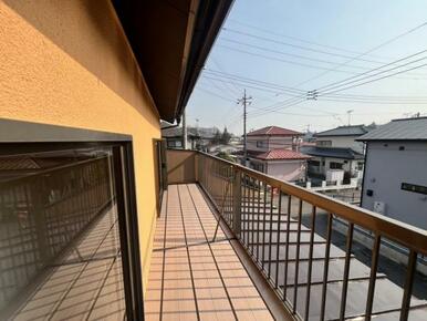 洗濯物や布団が干せる十分な広さです＾＾