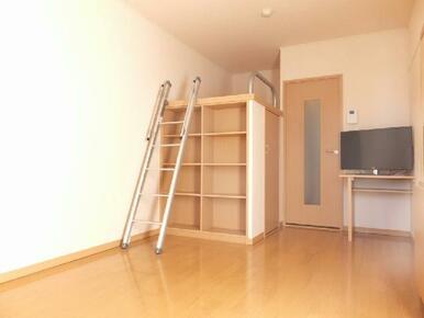 1階はフローリング、2階はじゅうたんです。