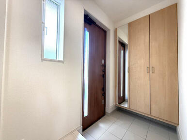 玄関 (2)号棟 2025年11月撮影