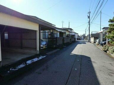 前面道路は融雪付きののため雪の日も安心（　＾）ｏ（＾　）