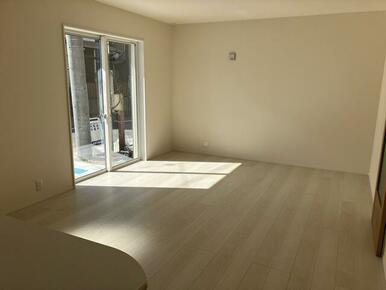 リビングと洋室の使い分けで生活にメリハリを（2号棟）