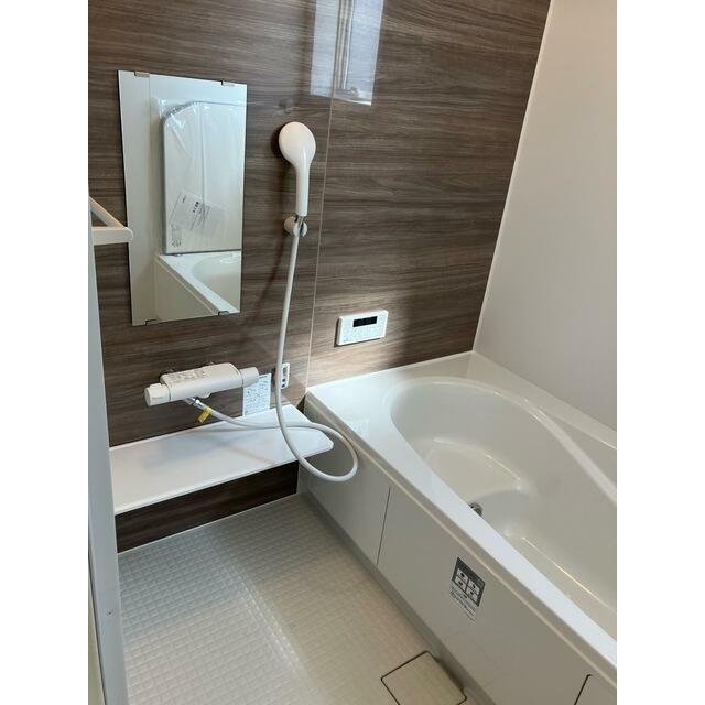 一日の終わりはバスタイムでリラックス。お湯でぽっかぽかに温まって快眠を（2号棟）