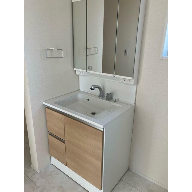 シャキッと一日を始める朝も素顔に戻る夜もこの洗面台から（2号棟）