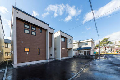 外観（(1)(2)号棟）