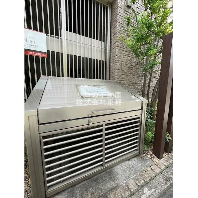 BOXタイプのごみ置き場で清潔ですね♪