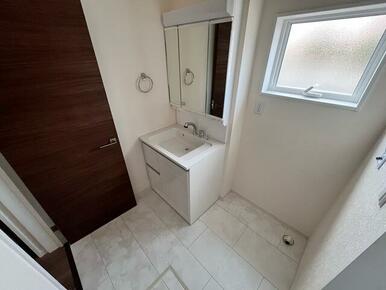 一日の始まりは洗面所から。さぁ顔を洗って気合を入れよう（1号棟）