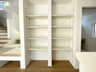 リビング 可動棚4段