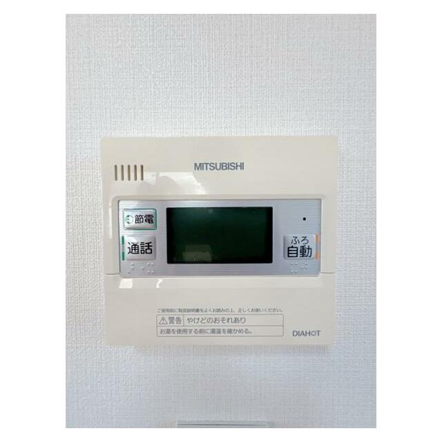 「設備」給湯器パネル。キッチン横と浴室にございます。