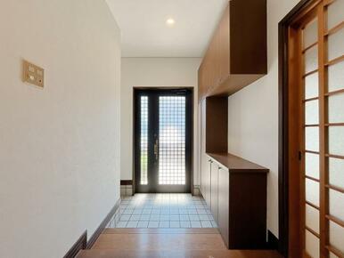 「玄関」シューズボックスがございます。クリーニング済み。